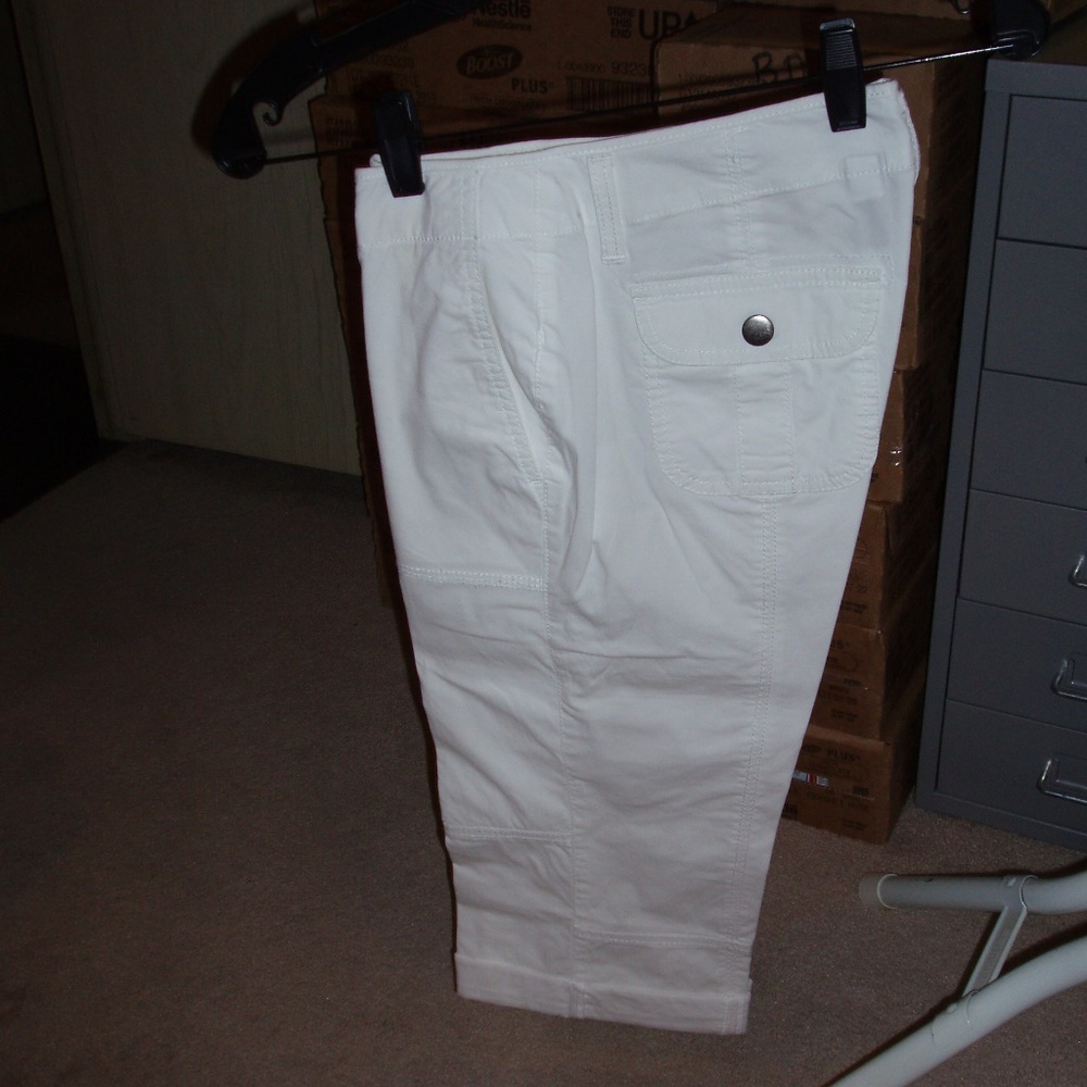 Apt. 9 White Capri Pants Size 2P